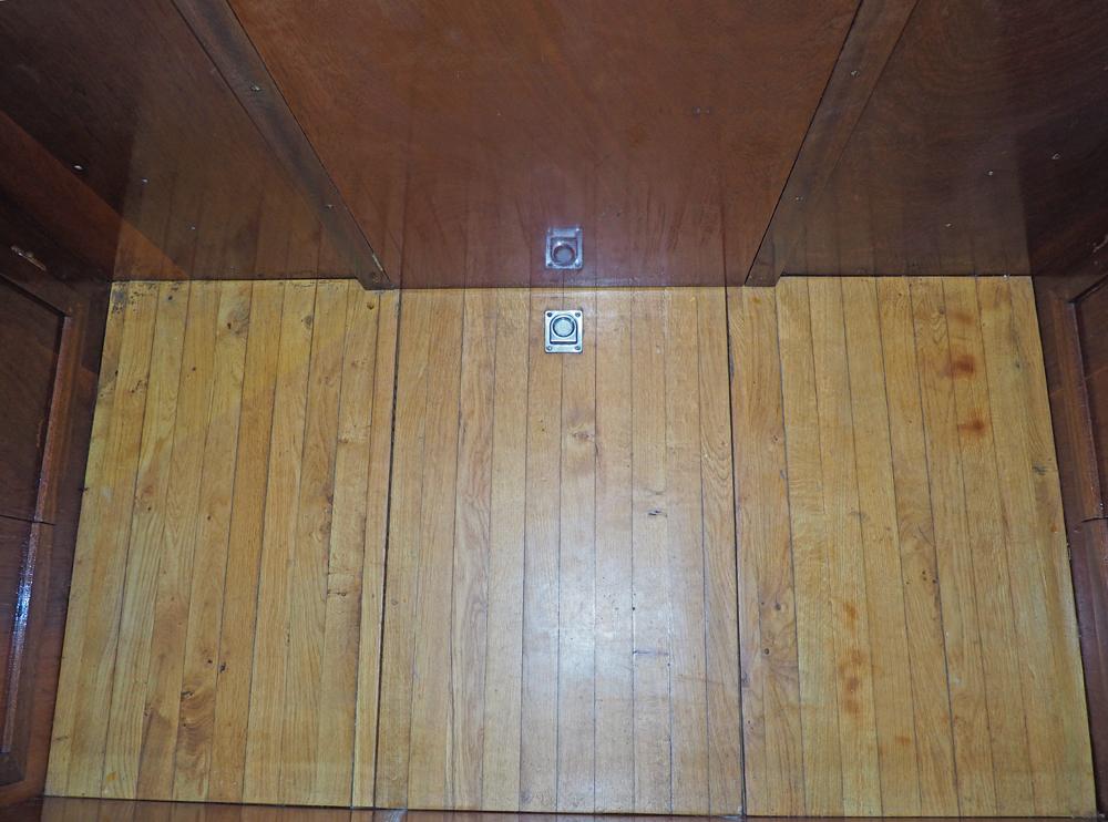 Cabin en avant, H&eacute;bergements